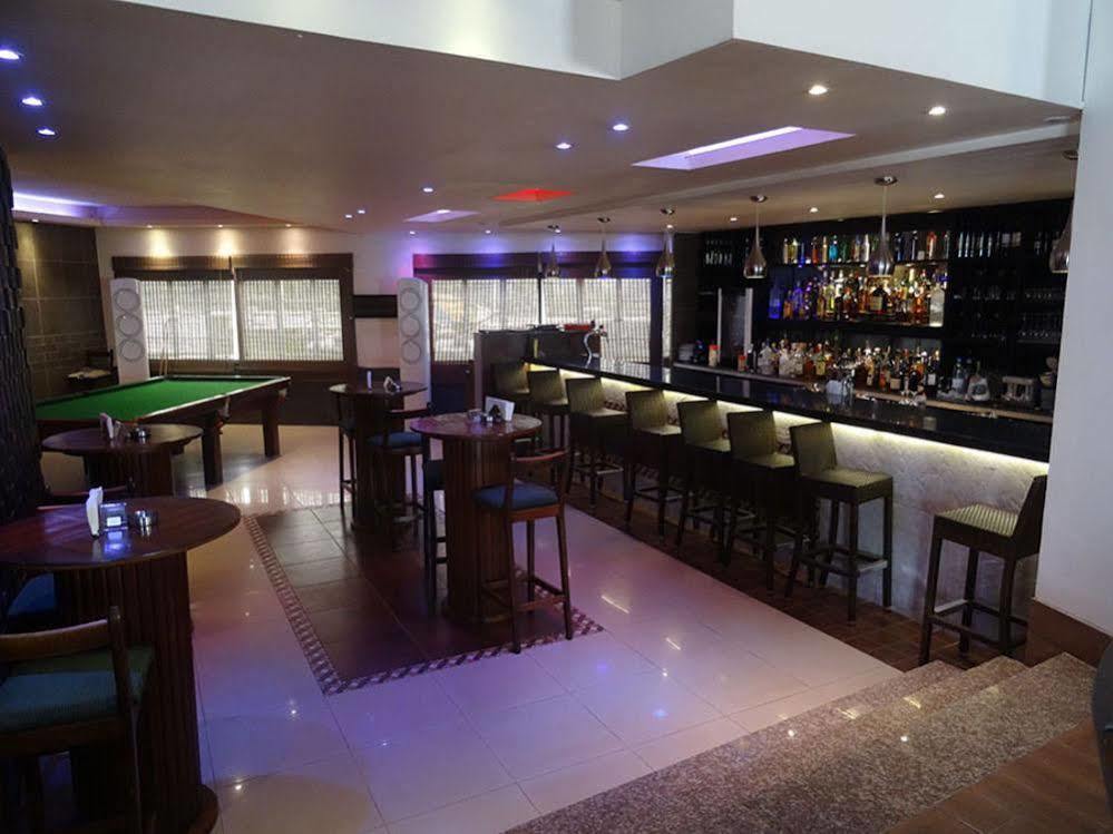 New England The Hub Hotel מראה חיצוני תמונה